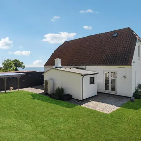 Vakantiehuis In With Kitchen